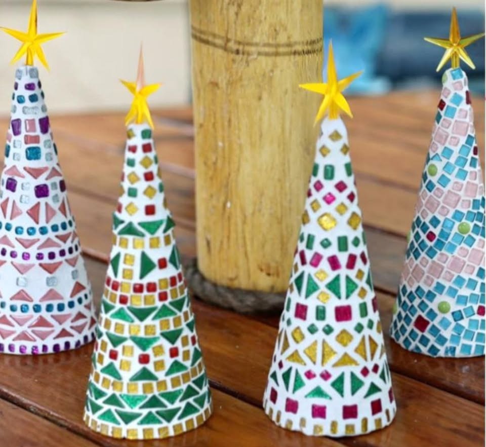 4 decorative mosaic christmas trees