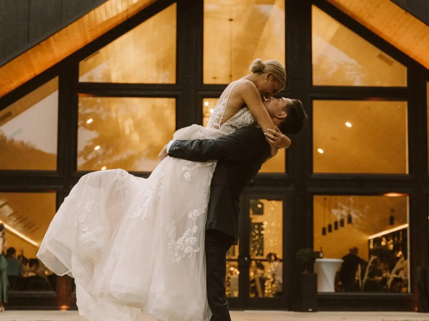 La Pointe Events Tie the Knot in New Richmond: Top Wedding Venues for Your Big Day